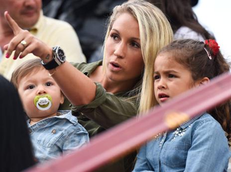 הילדה שעזבה לברצלונה, עם הילדים שלה בברצלונה (gettyimages)