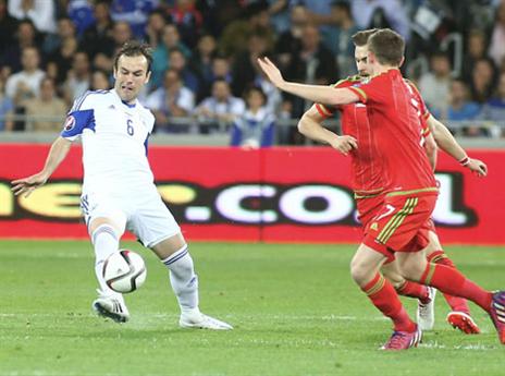 יתרון מספרי לוויילס? זה נראה ככה לאורך מרבית המשחק (אלן שיבר)