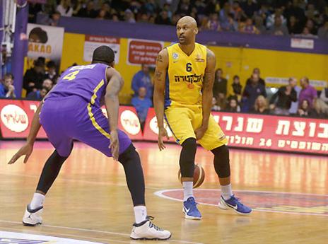 חולון צריכה להיזהר בעיקר ממנו. דווין סמית' (אלן שיבר)