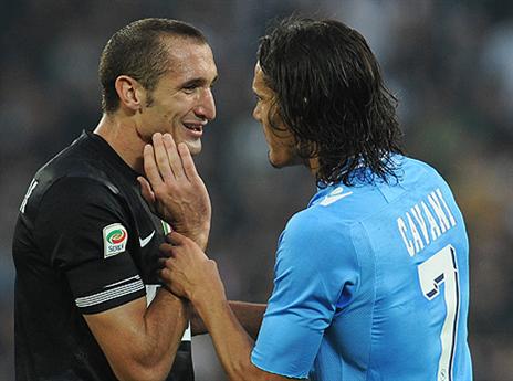 יחסים חמים בין הבלם לחלוץ מאורוגוואי (getty)