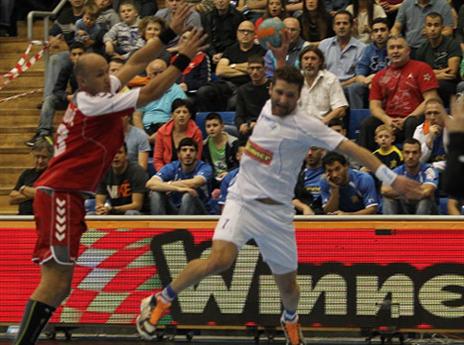 הרבה על הכתפיים שלו. חן פומרנץ (צילום: דוד פליגל, איגוד הכדוריד)