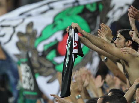 אוהדי חיפה באו חמים לאימון (צילום: דני מרון)