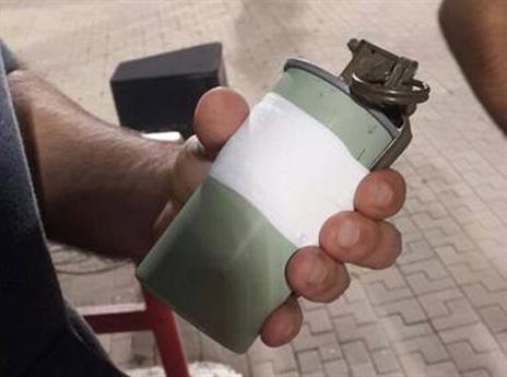 רימון העשן שנתפס אצל אוהדי מכבי ת"א (חטיבת דובר המשטרה)