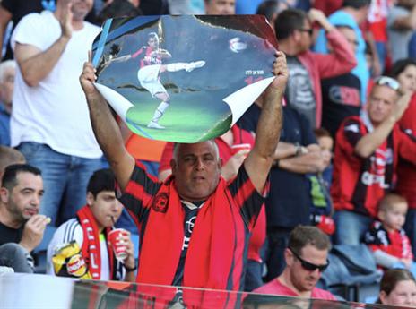 סמי עופר ייצבע באדום? אוהדי הפועל חיפה (אלן שיבר)