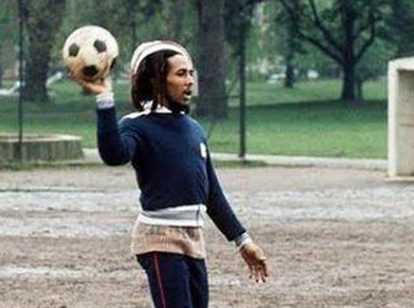 אבל לא עזב גם את הכדור