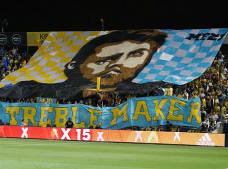 האוהדים הכינו מחווה (אלן שיבר)