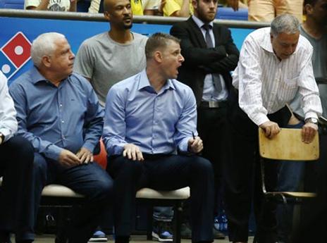 בלט בחסרונו: דווין סמית' (אלן שיבר)