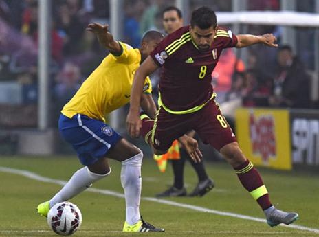 רינקון ברח לפרננדיניו (AFP)