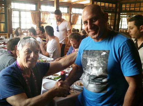 פונטי והפיזיותרפיסט נמרוד משה. עם הפנים קדימה (שירי אלג'ם, באקו)