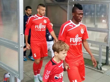 גם לינגאנה שיחק (האתר הרשמי