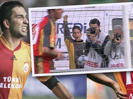 ארדה, בימיו כמביא כדורים (צילום מתוך האתר הרשמי של ברצלונה)