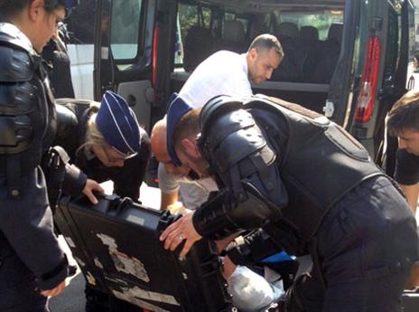 ביקור לא נעים