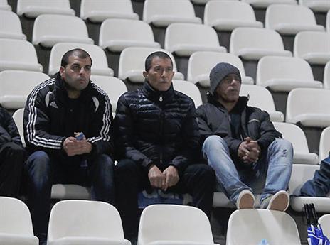 ממתין לטיפול במתפרעים. טביב (צילום: אלן שיבר)