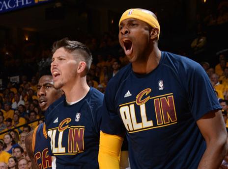 היווד ומילר. שיחררו פקק בתקרת השכר (getty)