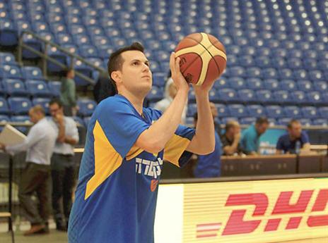 צפוי לחזור בתחילת העונה. פניני (אלן שיבר)