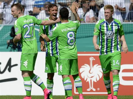 שחקני וולפסבורג חוגגים (getty)