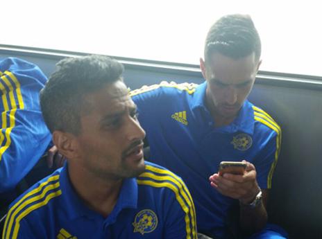 זהבי ויצחקי מתעדכנים אחרי הנחיתה