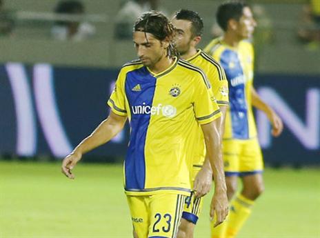 בדש במדי מכבי העונה (אלן שיבר)