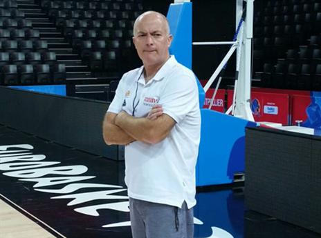 מה הוא מכין לרוסיה? אדלשטיין