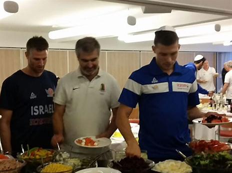 הנבחרות מתלוננות על התנאים