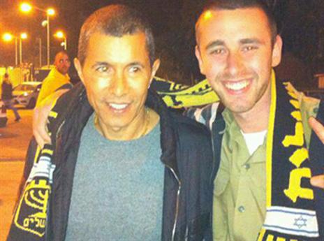 טביב בימים יפים יותר עם אוהדי בית"ר