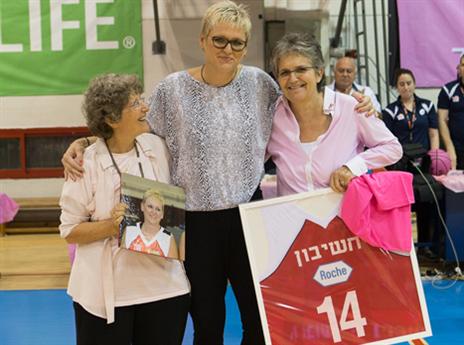 חשיבון זכתה לכבוד (עודד קרני, אתנה ווינר נשים)