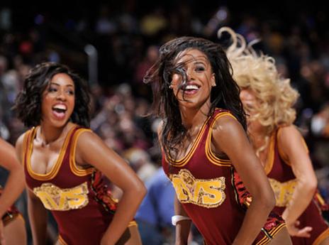 גם המעודדות נהנו (Getty)