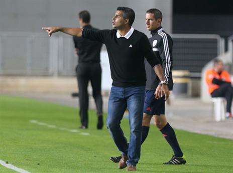 מגבה את גלזר. סילבס (נמרוד גליקמן)