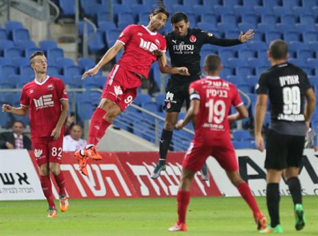 רעננה מודעת למקומה. בדש (נמרוד גליקמן)