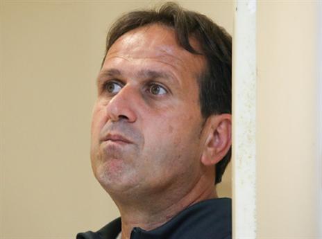 רוני לוי. עומדות בפניו כמה החלטות קשות (אנצ'ו גוש ג'יני)