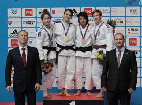 מינצקר (משמאל) על הפודיום (איגוד הג'ודו האירופי)