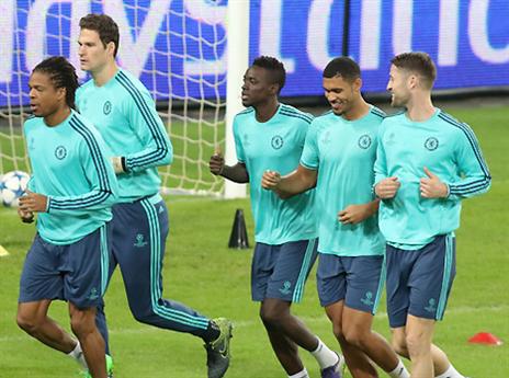 חיוכים באימון צ'לסי (יוסי שקל)