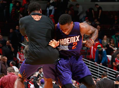 יופי של פיצוי. הסאנס חגגו בשיקגו (gettyimages)