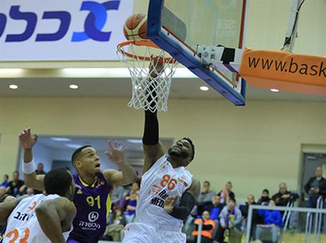 עוד ערב מפלצתי שלו. מונרו (אודליה מטרי)