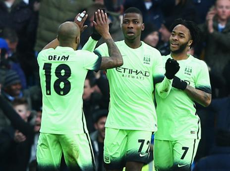 שחקני סיטי חוגגים את השער הראשון (getty)