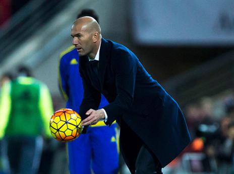 נותן גב לכוכב הפורטוגלי שלו. זידאן (getty)