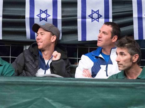 סלע וארליך עקבו מקרוב