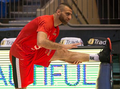 לימונד עושה מתיחות אחרוות (עודד קרני)