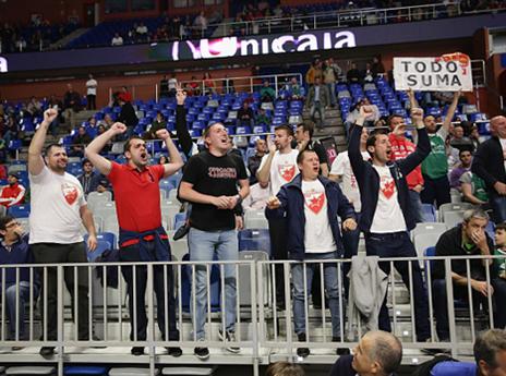 אוהדי הכוכב האדום חוגגים במלאגה (getty)