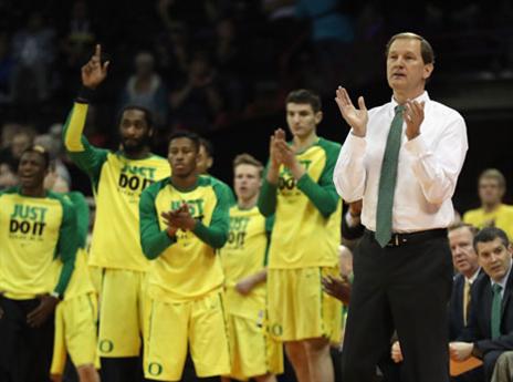 סורקין מאחורי המאמן אלטמן. תרם בדקות ששיחק (Getty)