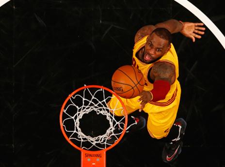 "משחק מוזר". לברון מתקשה מול ברוקלין (getty)