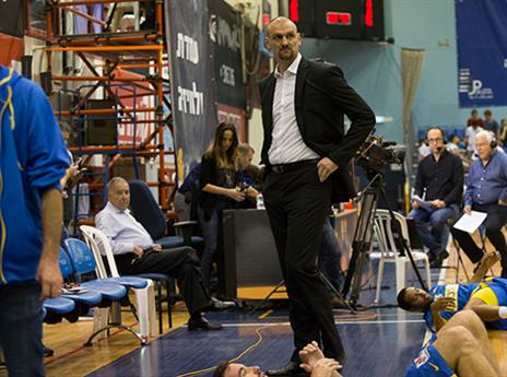 ניצחון שלישי ברציפות. טבק (עודד קרני)