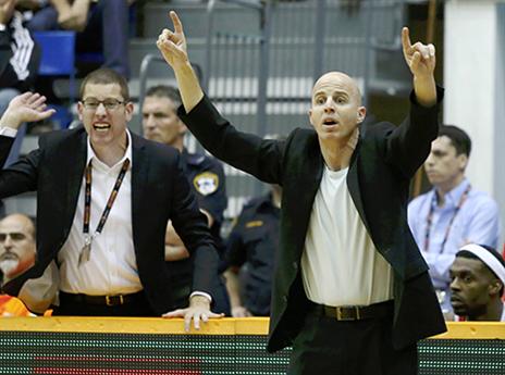 פרנקו לא רגוע על הספסל (אלן שיבר)