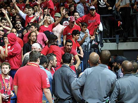 הבלאגן ביציע (אלן שיבר)