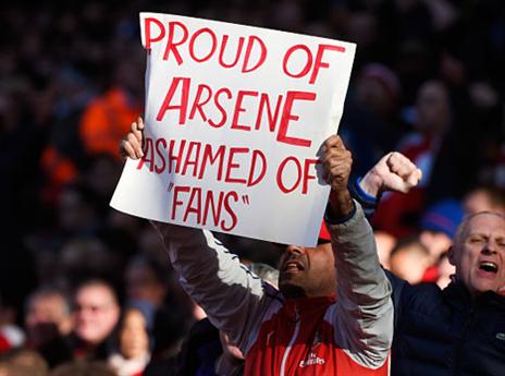 ויש מי שעדיין תומכים במנג'ר הצרפתי (GETTYIMAGES)