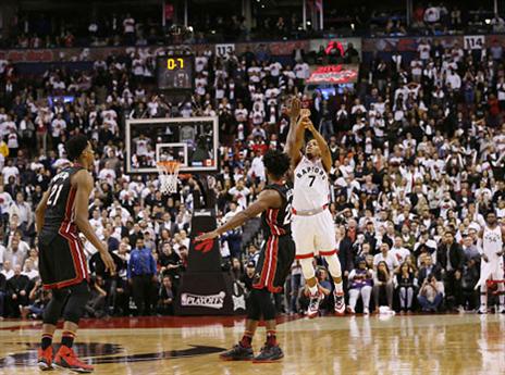 השלשה המשוגעת מהלילה (getty)