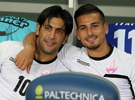 בוזגלו עם ברדה. החיוך לפני לא מסתיר את האכזבה בסיום (אלן שיבר)