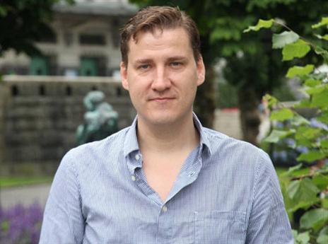 צריך לקבל יד חופשית. תור-כריסטיאן קארלסן