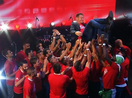 ברק בכר מונף באוויר