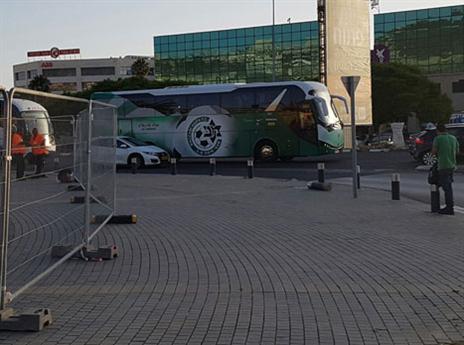 שחקני מכבי חיפה כבר הגיעו למתחם